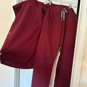 Figs: Women’s scrub set!